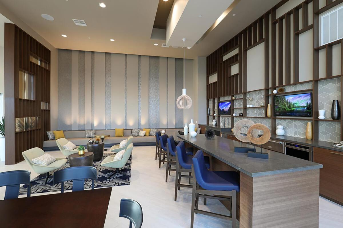 Modern Building - Free Parking - By Choc & St Joseph Apartment Orange