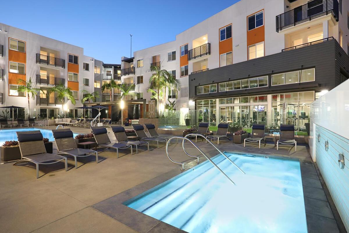 Modern Building - Free Parking - By Choc & St Joseph Apartment